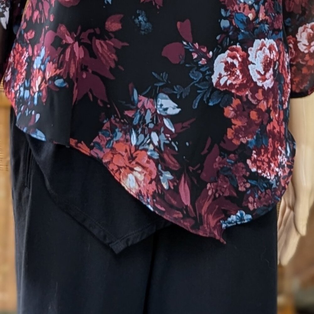 Floral Tunic Blouse - Picture 6 of 7